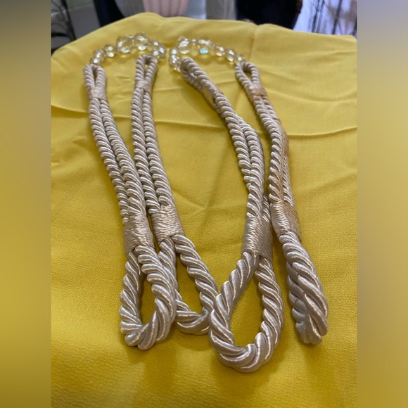2 CURTAIN ROPE AND BEAD TIE BACKS - Picture 4 of 4